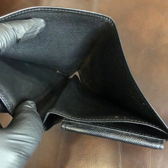 W LOUIS VUITTON Marco Black Epi Leather BiFold Wallet SP0095 - Picture 7 of 17